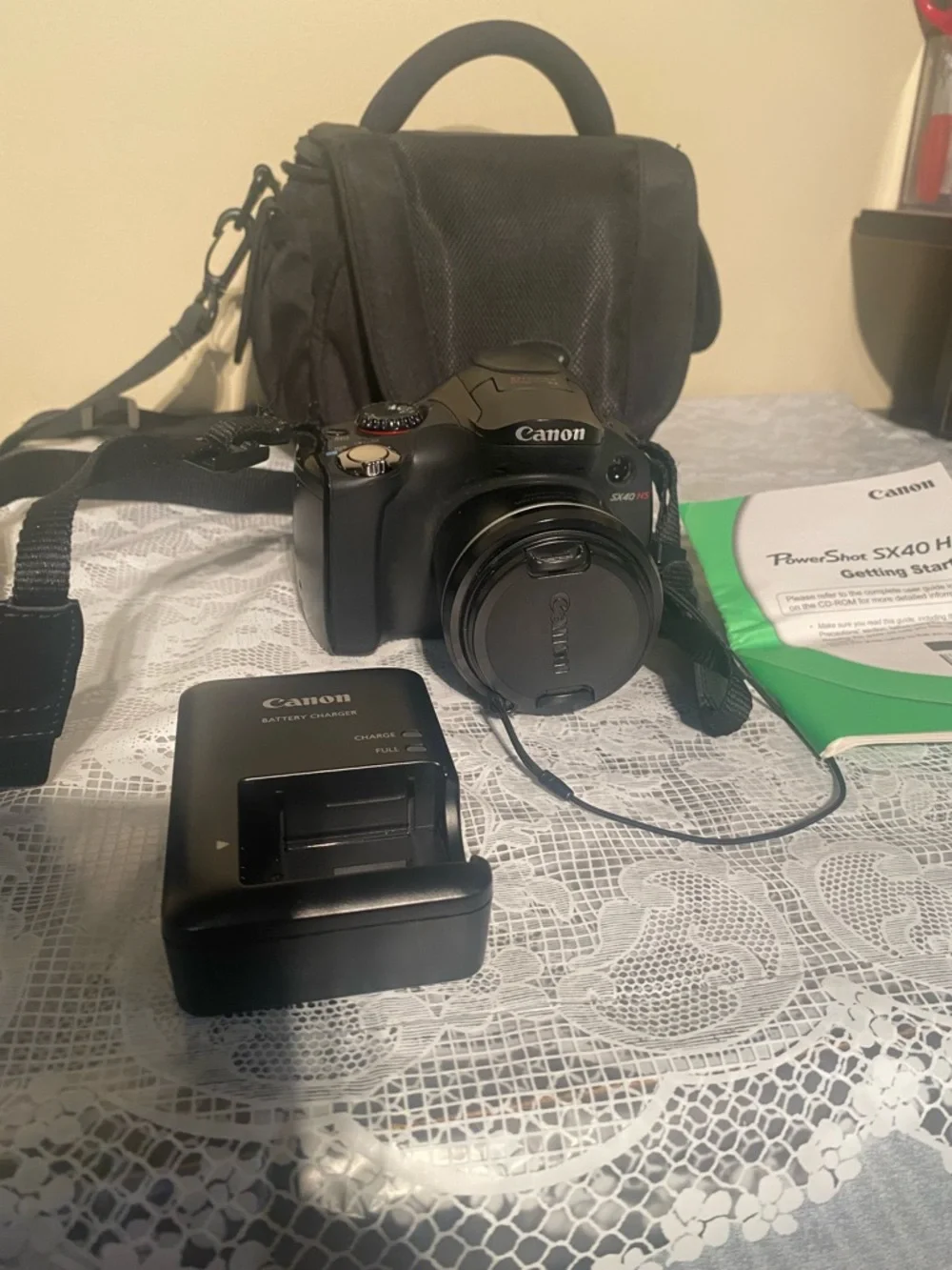 Canon PowerShot SX40 HS: 12.1 MP Digital Camera & Charger/Case - Picture 1 of 10